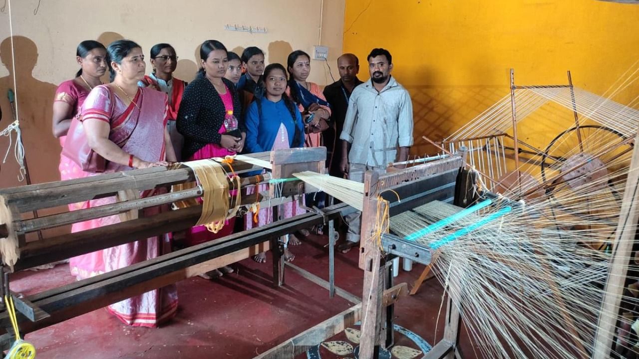 Visitors at a handloom unit in Ilkal during a tour organised by the district administration. Credit: special arrangement