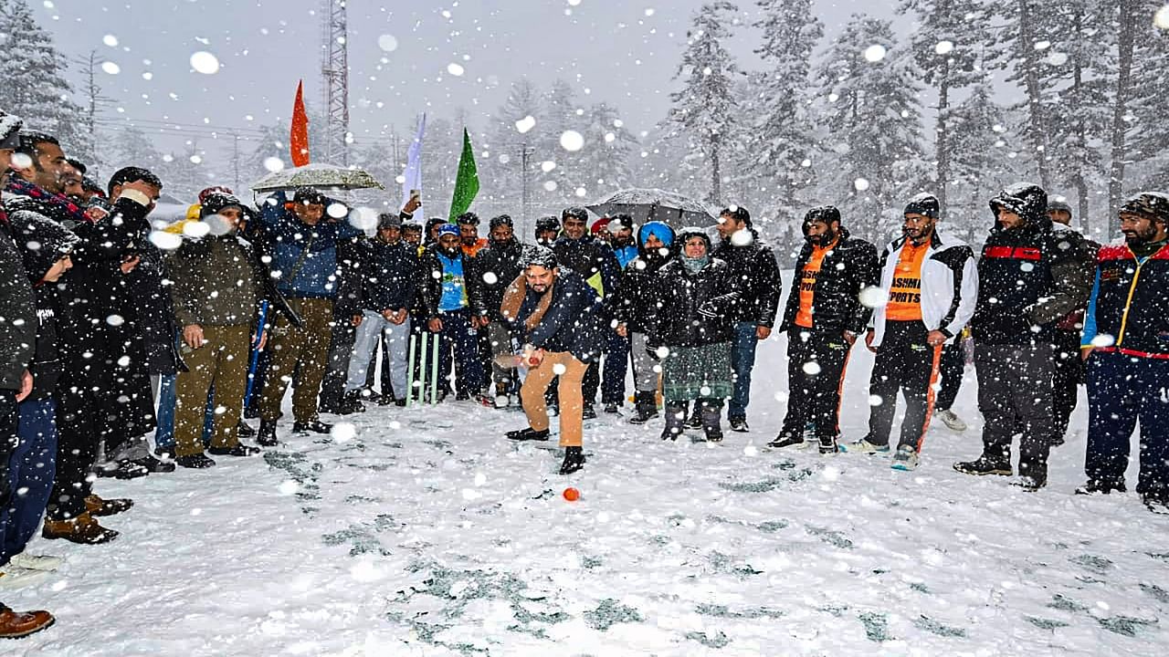 Union Minister Anurag Thakur plays cricket amid snowfall, ahead of Khelo India Winter Games. Credit: PTI Photo