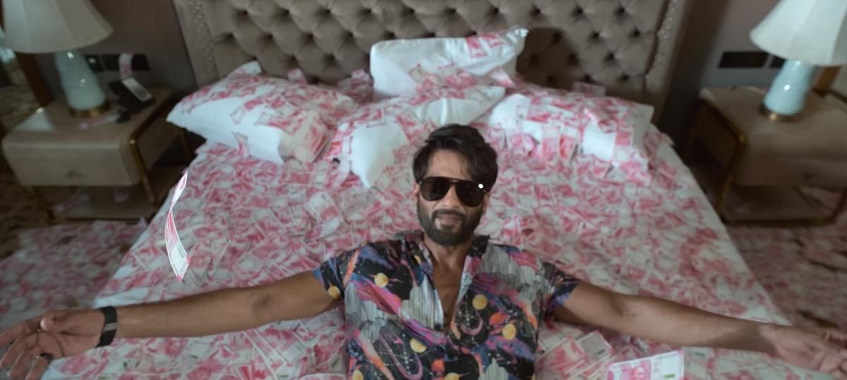 Shahid Kapoor excels as Sunny, the low-key protagonist.
