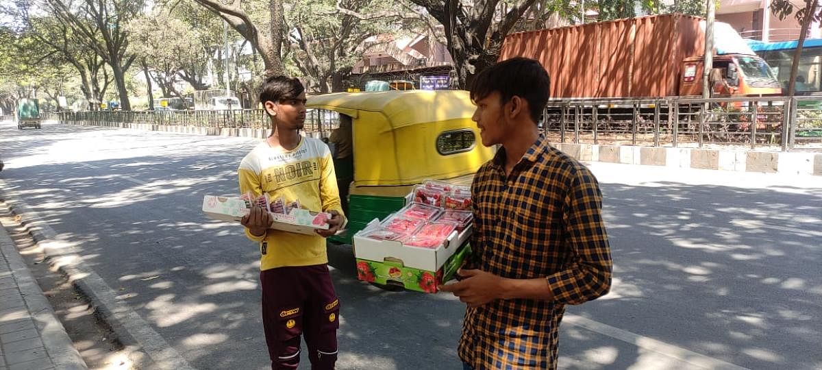 These vendors walk up and down Cubbon Road and MG Road from 10 am to 5 pm to sell strawberries when traffic comes to a halt. They say they manage to sell 250 boxes a month each.