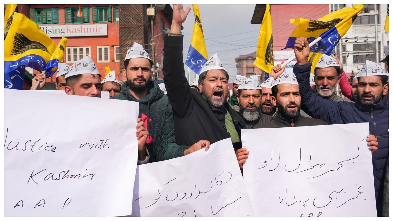 AAP workers in Jammu protesting against anti-encroachment drive. Credit: PTI Photo