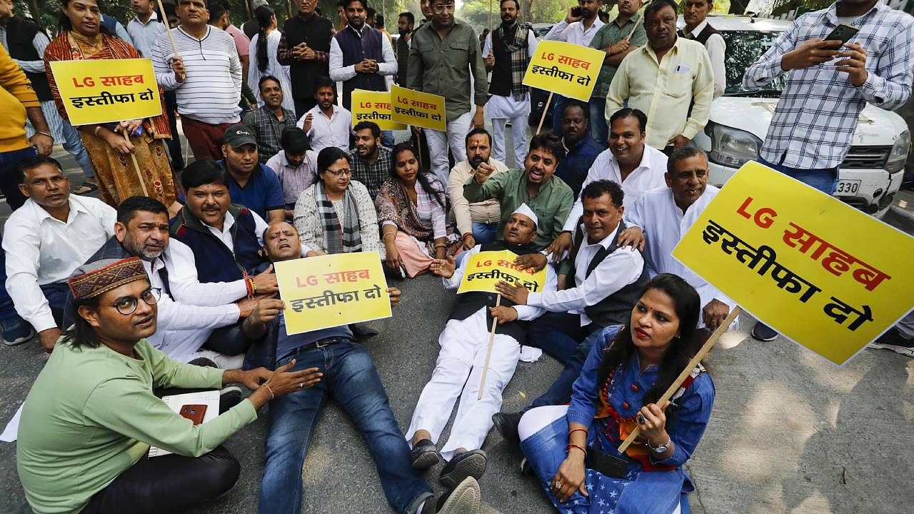 AAP workers stage a protest against Delhi Lt. Governor V K Saxena outside his residence, in New Delhi. Credit: PTI Photo