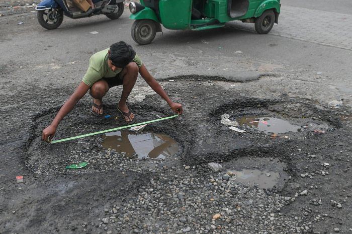Over the years, Bengaluru has become notorious for its potholes, with bad roads claiming several lives. credit: DH File Photo
