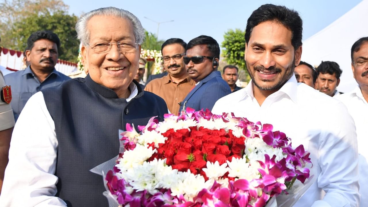 Andhra Pradesh chief minister Jaganmohan Reddy (R) with outgoing governor Biswa Bhusan Harichandan (L). Credit: Special Arrangement