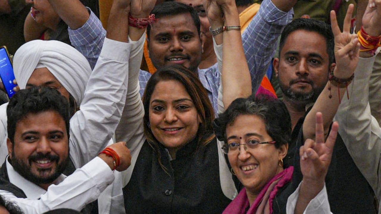 AAP's Shelly Oberoi with party councillors celebrates her victory in the mayoral election, at the Civic Centre in New Delhi. Credit: PTI Photo