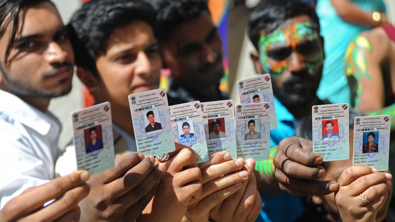 A file photo of first-time voters in Bengaluru. Credit: DH Photo