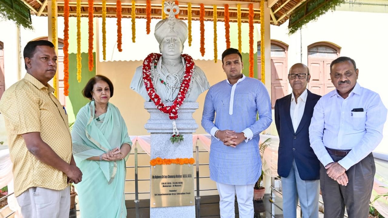 Shalvapille Iyengar of KSOU, Pramoda Devi Wadiyar, Yaduveer Krishnaraja Chamaraja Wadiyar, Mahesh N Urs and DDPI Ramachandra Raje Urs during the launch of Sri Chamarajendra School for Excellence in Mysuru, on Wednesday. Credit: DH Photo