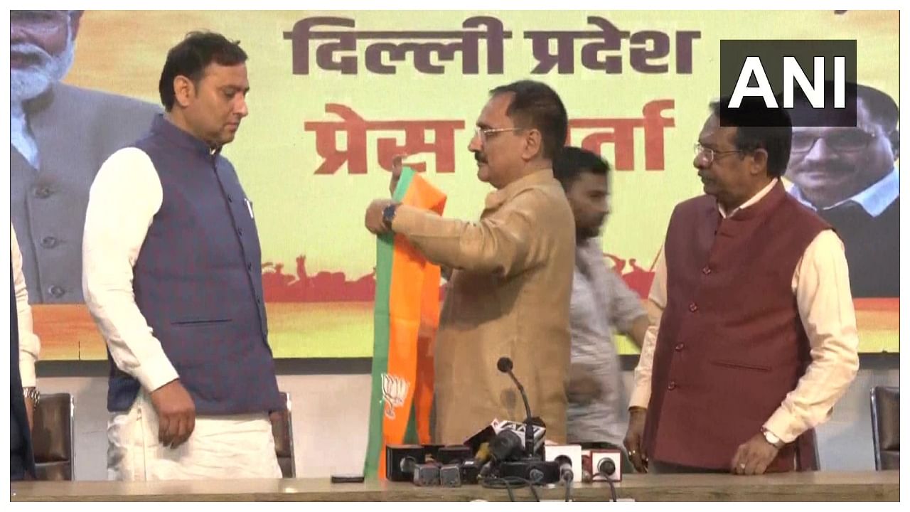 Aam Aadmi Party's Bawana councillor, Pawan Sehrawat, joins BJP. Credit; Twitter/@ANI