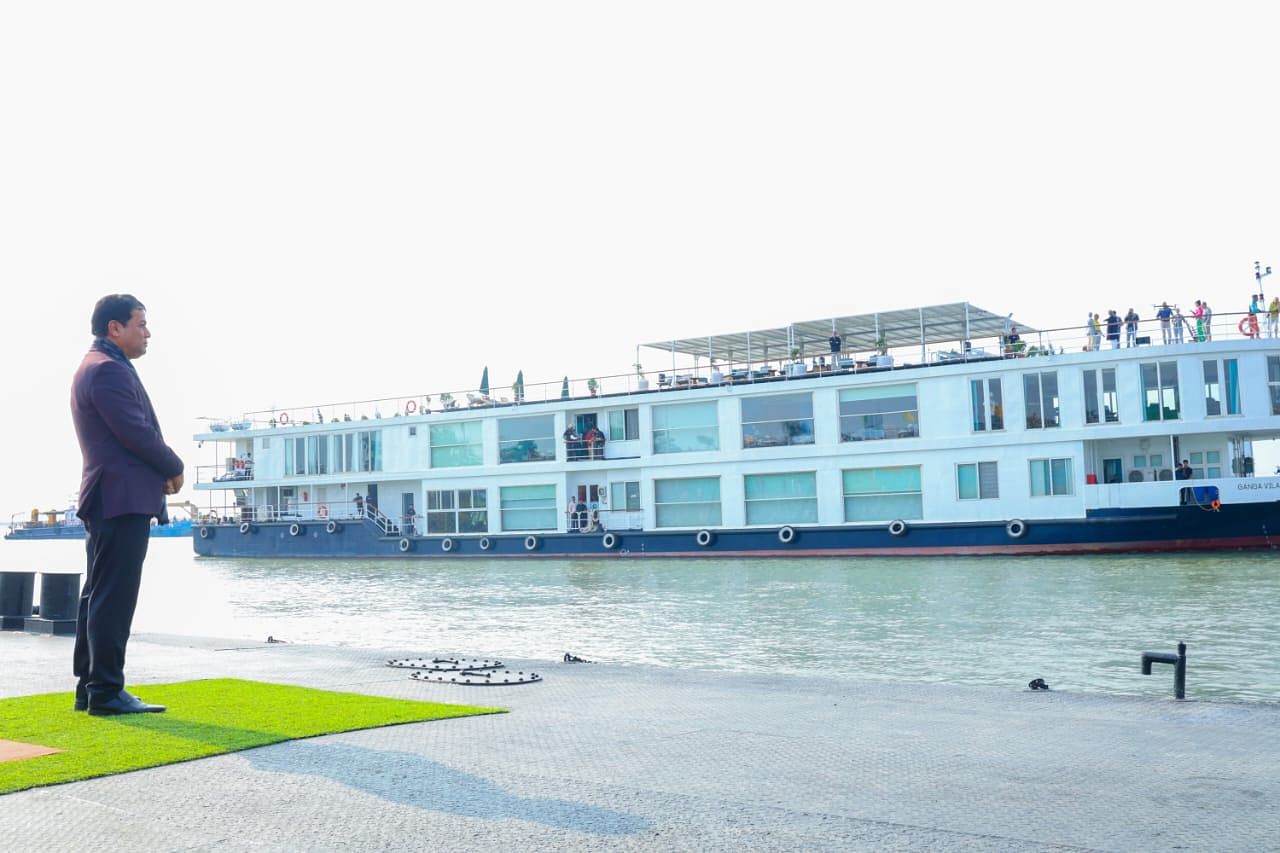 Sarbananda Sonowal receiving the MV Ganga Vilas at Bogibeel in Dibrugarh in Assam on Tuesday. Credit: Union Ministry of Ports, Shipping and Waterways.