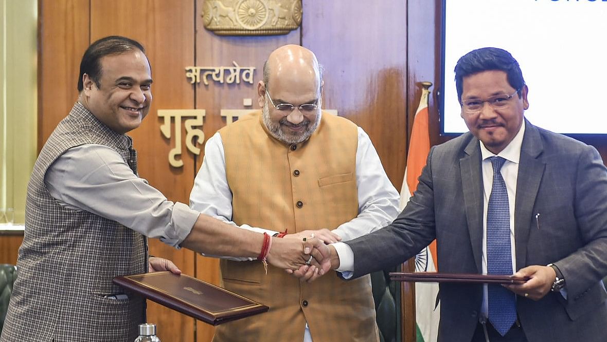 [FILE PHOTO] Assam Chief Minister Himanta Biswa Sarma(L) shakes hands with Meghalaya Chief Minister Conrad K Sangma in presence of Home Minister Amit Shah. Credit: PTI Photo/Arun Sharma