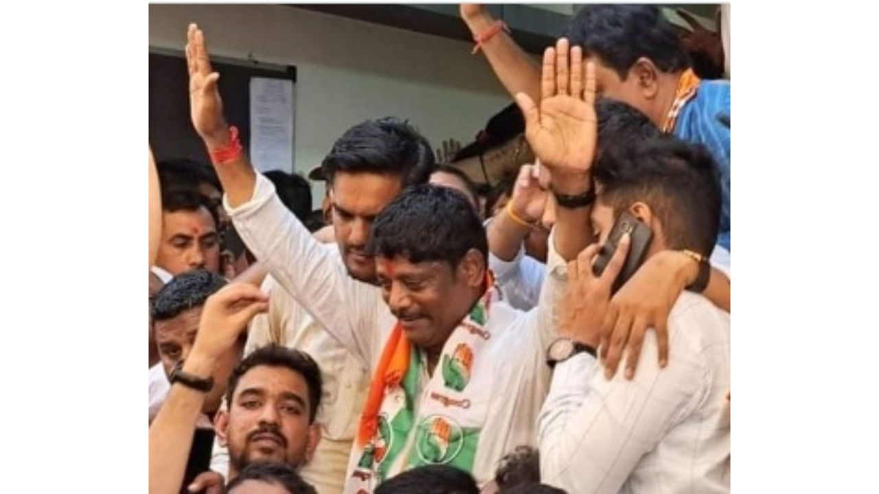 Congress's Ravindra Dhangekar wins Kasbapeth. Credit: IANS Photo
