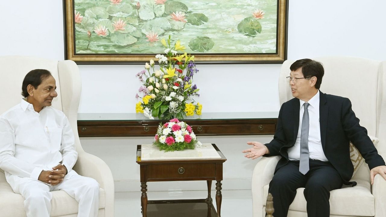 KCR with Foxconn chairman Young Liu. Credit Twitter/@KTRBRS