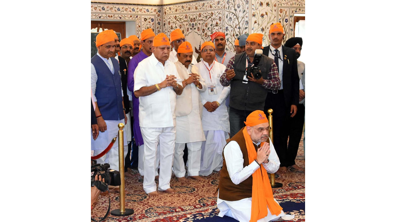 Union Home Minister Amit Shah takes darshan of Guru Granth Sahib by visiting Gurudwar in Bidar on Friday. Credit: Special Arrangements 