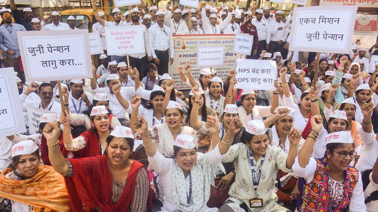 Maharashtra government employees stage a protest outside Thane Collector's office to press for the implementation of the old pension scheme and other demands. Credit: PTI File Photo