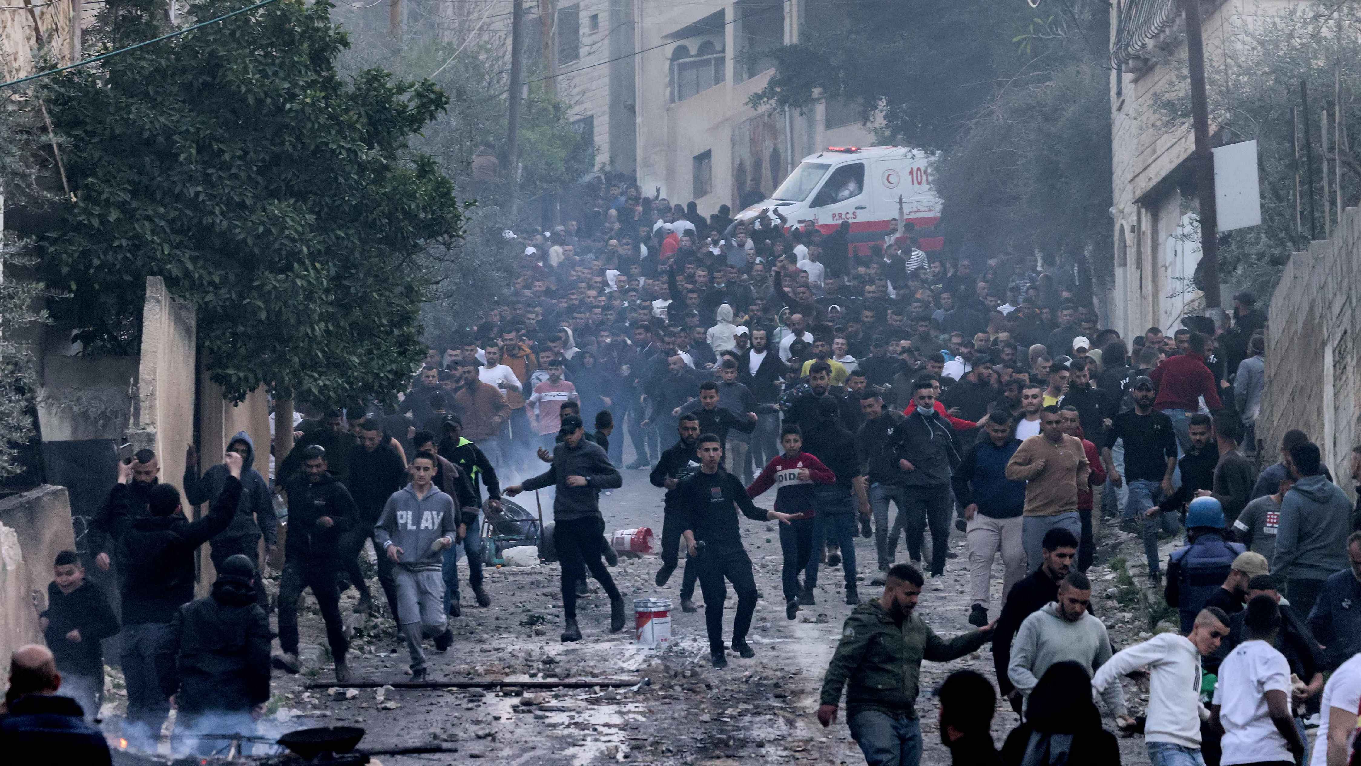 Graphic content / People flee during clashes with Israeli forces (not pictured) in an Israeli army raid in the Jenin camp for Palestinian refugees in the occupied West Bank. Credit: AFP Photo