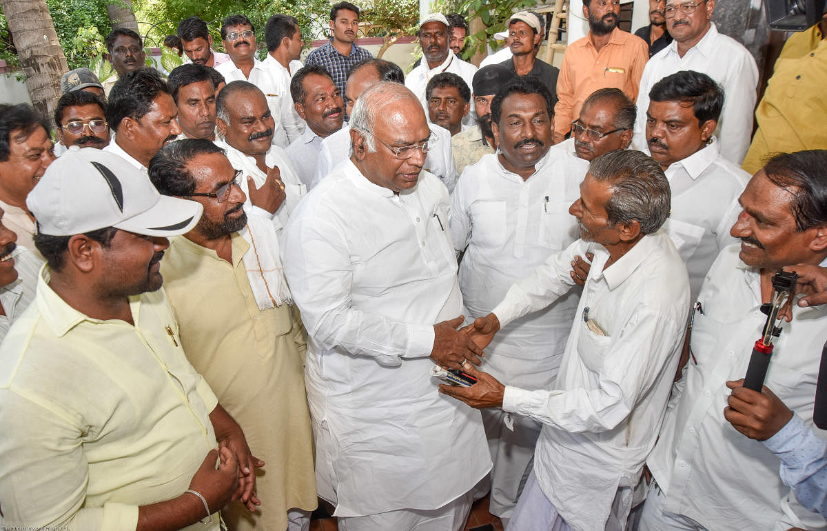 Congress chief Mallikarjun Kharge campaigns in Kalaburagi for Lok Sabha polls of 2019. While he lost, his son Priyank will be in the fray from Chittapur in the Assembly elections. The BJP is going all out to break the Kharges' hold in Kalyana Karnata. Credit: DH Photo