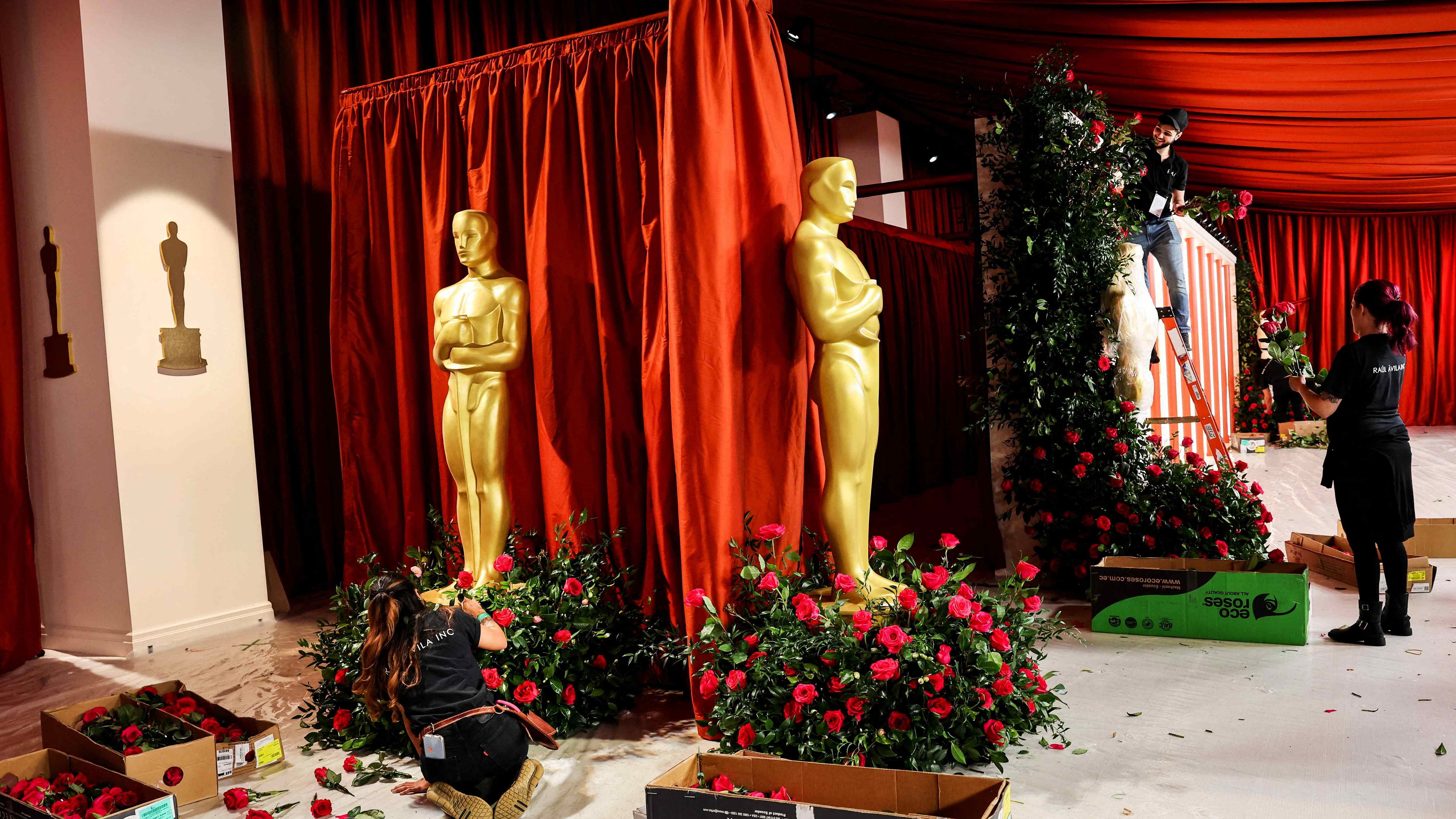 Workers decorate Oscar statues with flowers as preparations continue for the 95th Academy Awards, also known as the Oscars, in Los Angeles, California. Credit: Reuters Photo