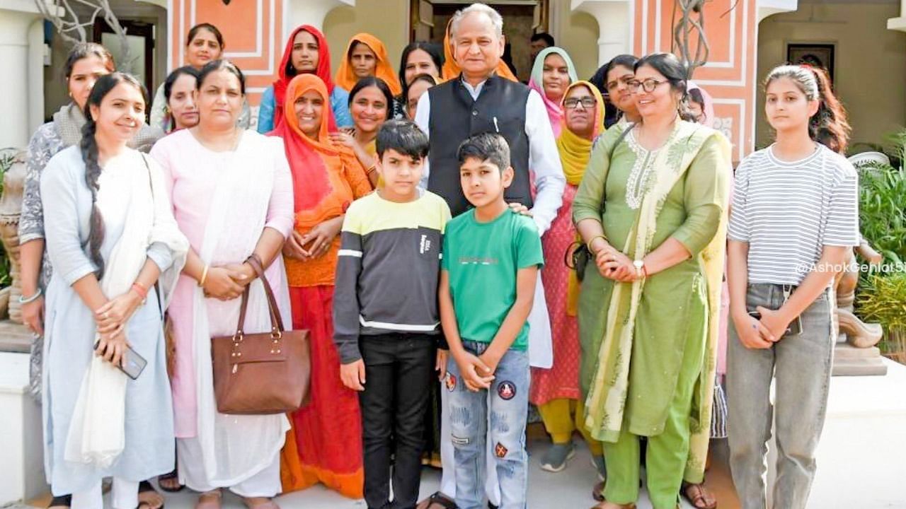 Ashok Gehlot met a group of war widows from across the state who supported the current policies of the Rajasthan government for them. credit: Twitter / @ashokgehlot51