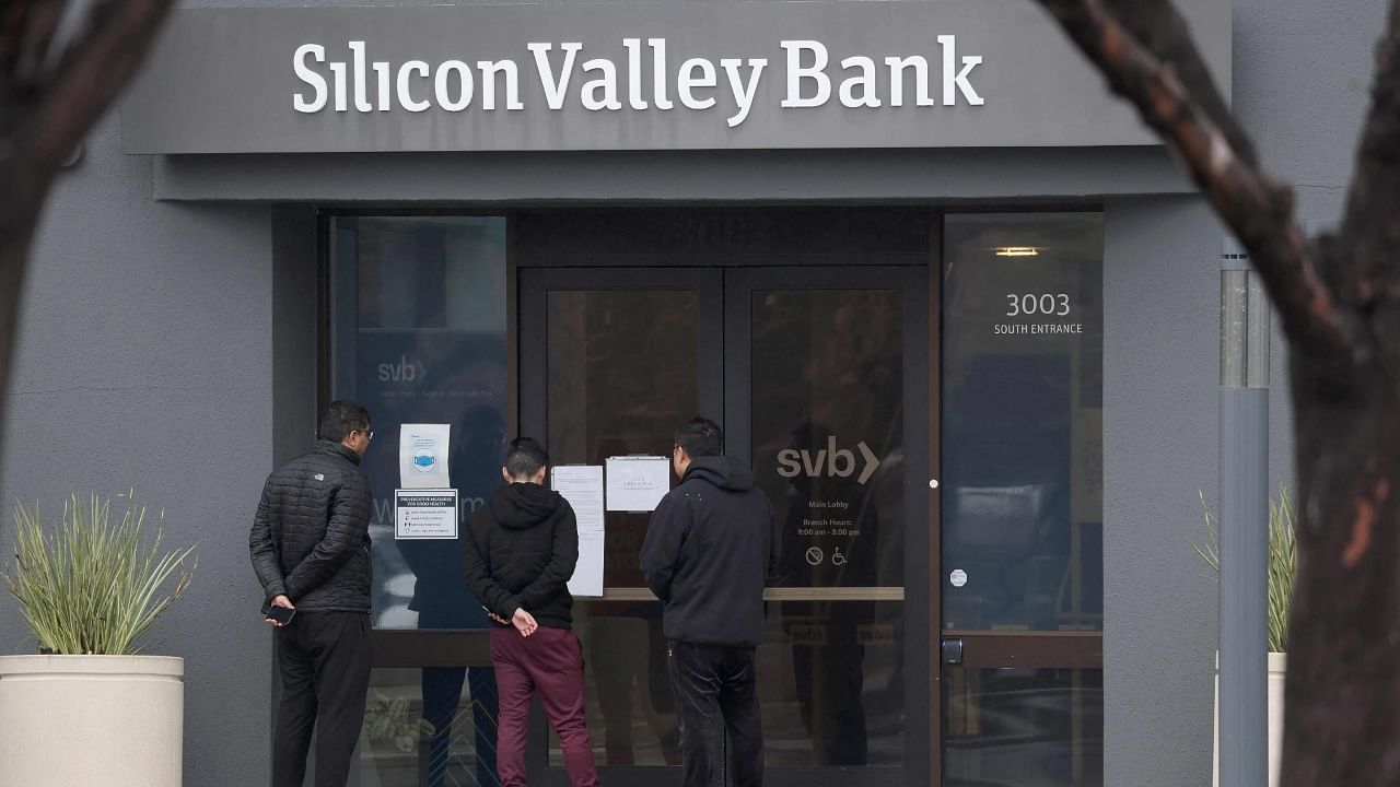 Employees stand outside of the shuttered Silicon Valley Bank (SVB) headquarters in Santa Clara, California. Credit: AFP Photo
