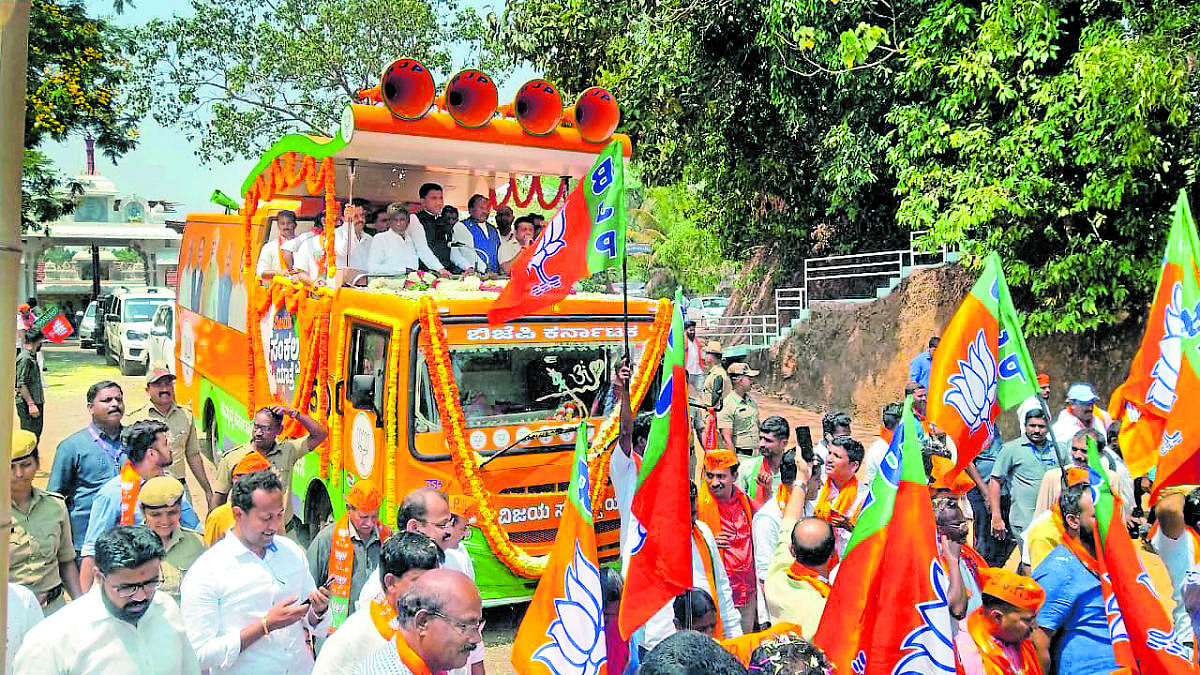 Goa Chief Minister Pramod Sawant speaks during the Vijay Sankalp Yatra in Belthangady. Credit: DH Photo