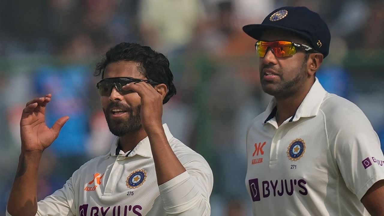 Ravindra Jadeja (L) and Ravichandran Ashwin. Credit: PTI Photo