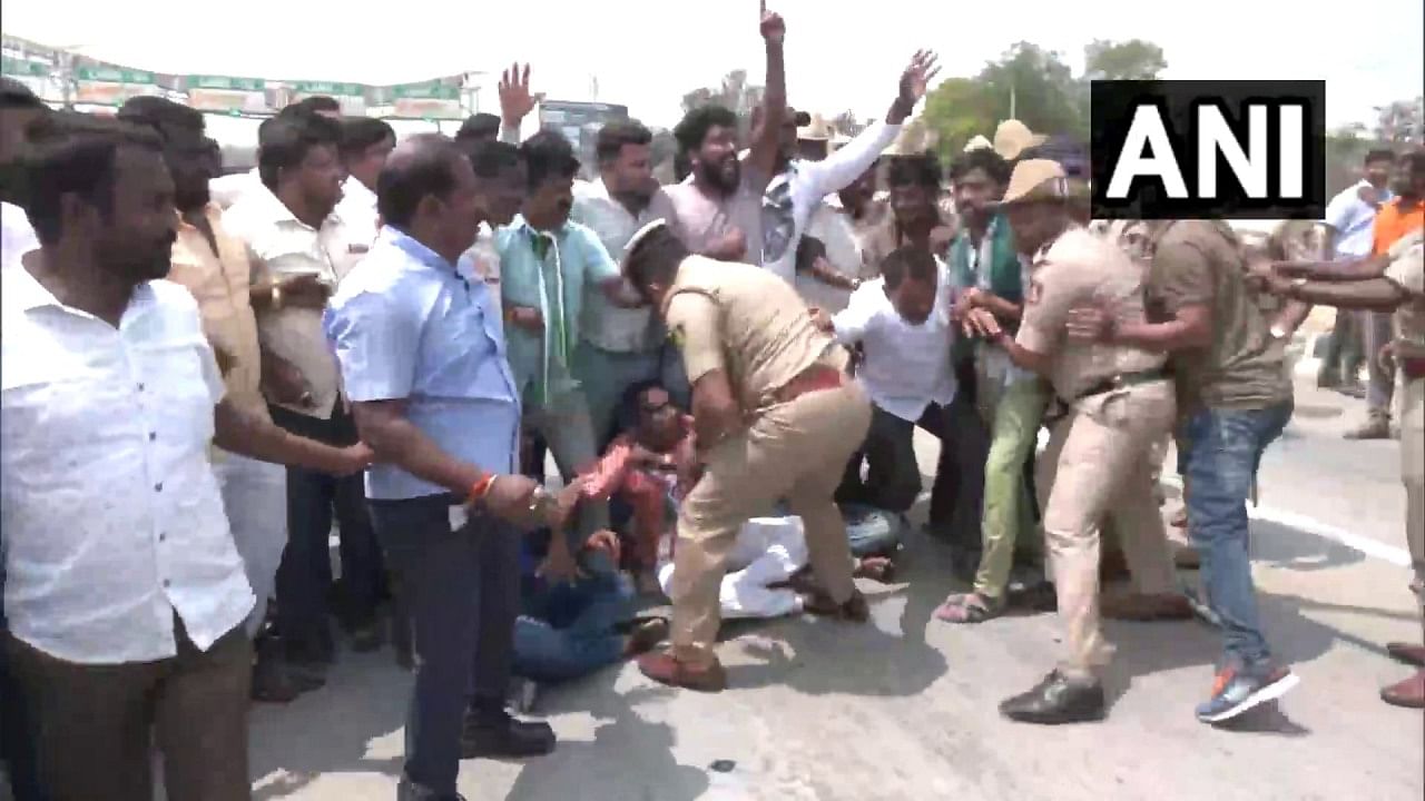 Police detain JD(S) workers blocking Bengaluru-Mysuru highway on March 16, 2023. Credit: Twitter/@ANI