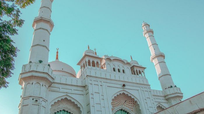 Lucknow's Teele Wali Masjid. Credit: Wikimedia Commons