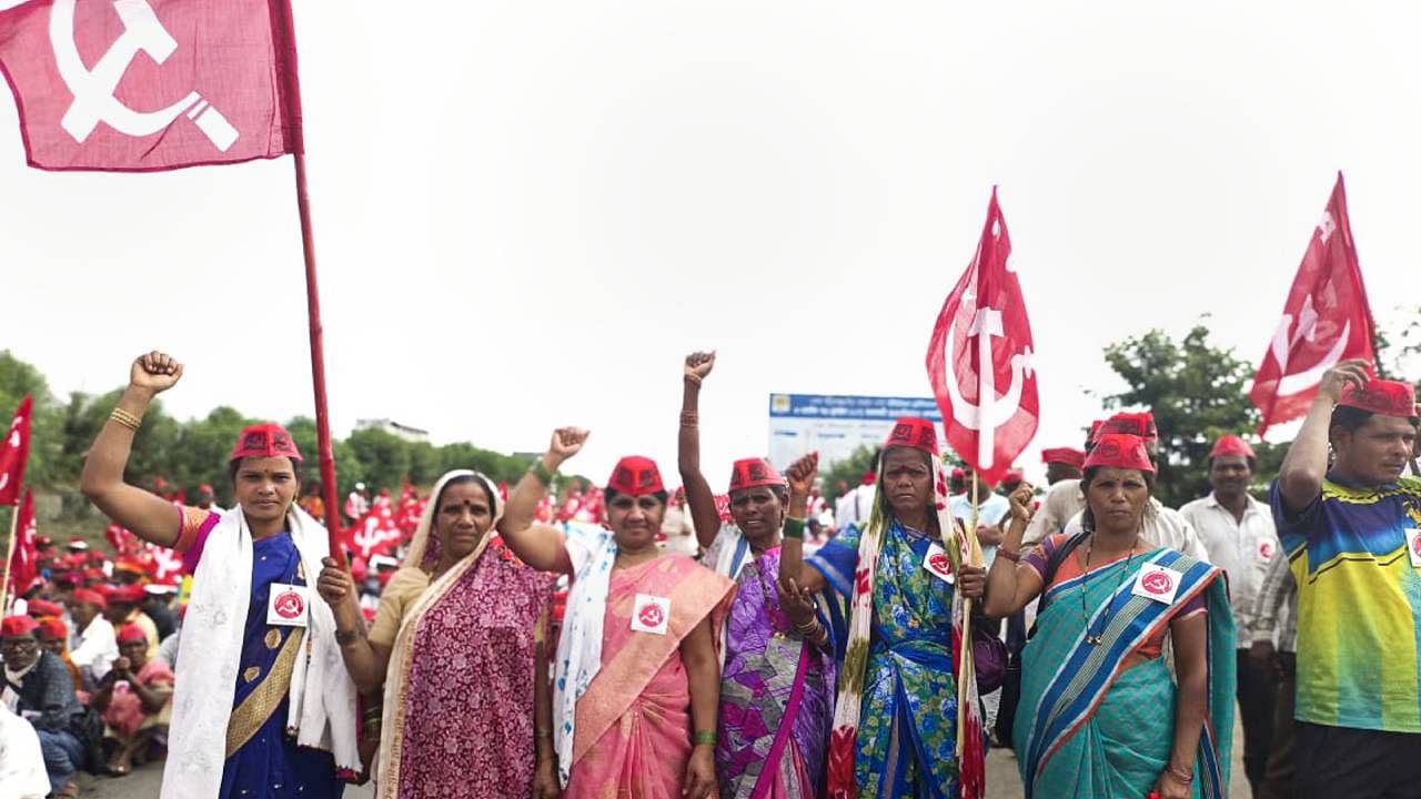 Thousands of farmers from various districts of Maharashtra take part in a foot march to Mumbai from Nashik to highlight their woes. Credit: PTI File Photo