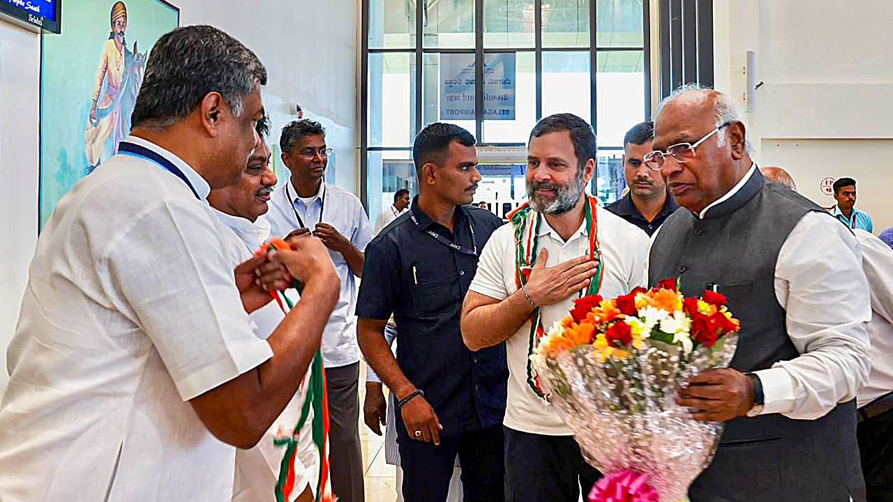 Congress president Mallikarjun Kharge and party leader Rahul Gandhi arrive in Belagavi, Karnataka, March 20, 2023. Credit: PTI Photo