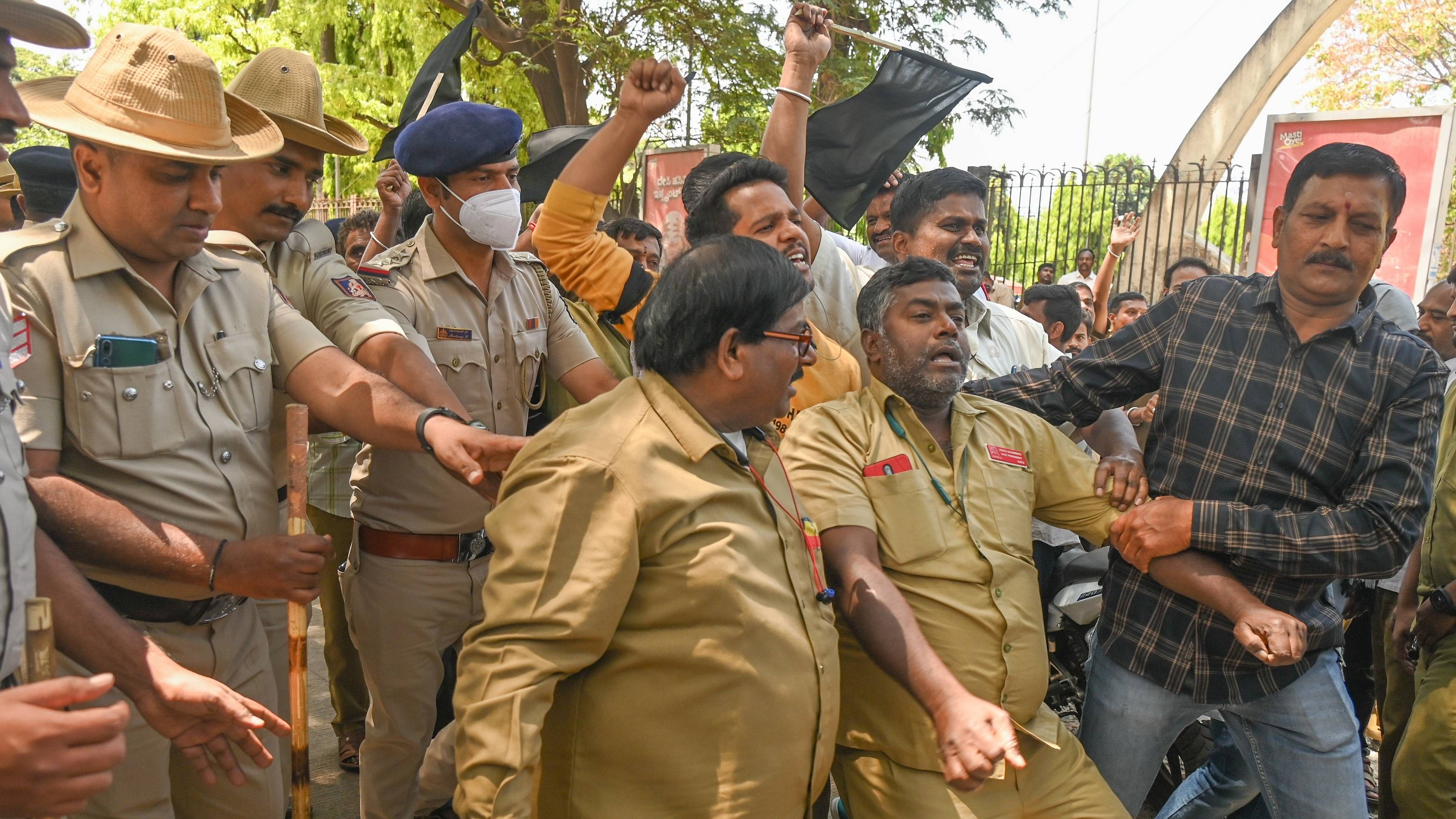 Police detain Autorickshaw drivers who are staging protest demanding stop Bike taxi and others at KSR Railway station road in Bengaluru on Monday, 20th March 2023. Credit: DH Photo