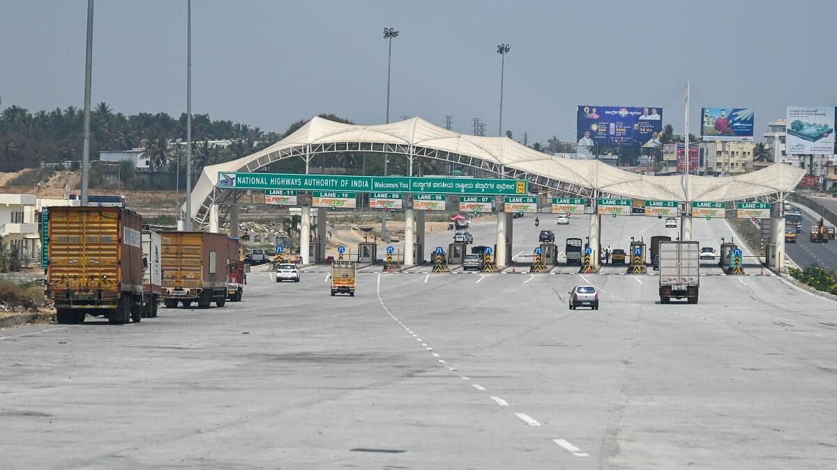Sheshagirihalli toll plaza on Bengaluru-Mysuru Expressway in Ramanagar district. DH File Photo/Pushkar V
