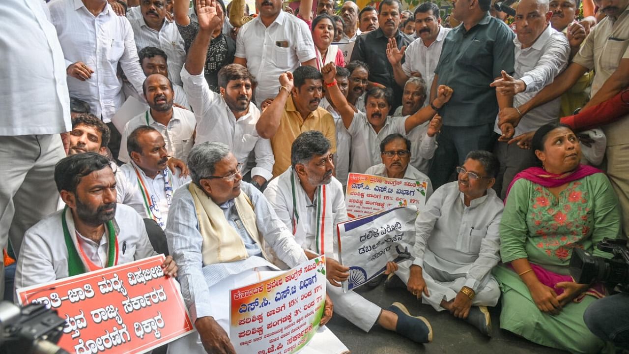 KPCC president D K Shivakumar, leader of Opposition Siddaramaiah and other Congress leaders stage a protest, accusing the government of misleading SC/STs on internal reservation, in Bengaluru on Friday. DH Photo/S K Dinesh