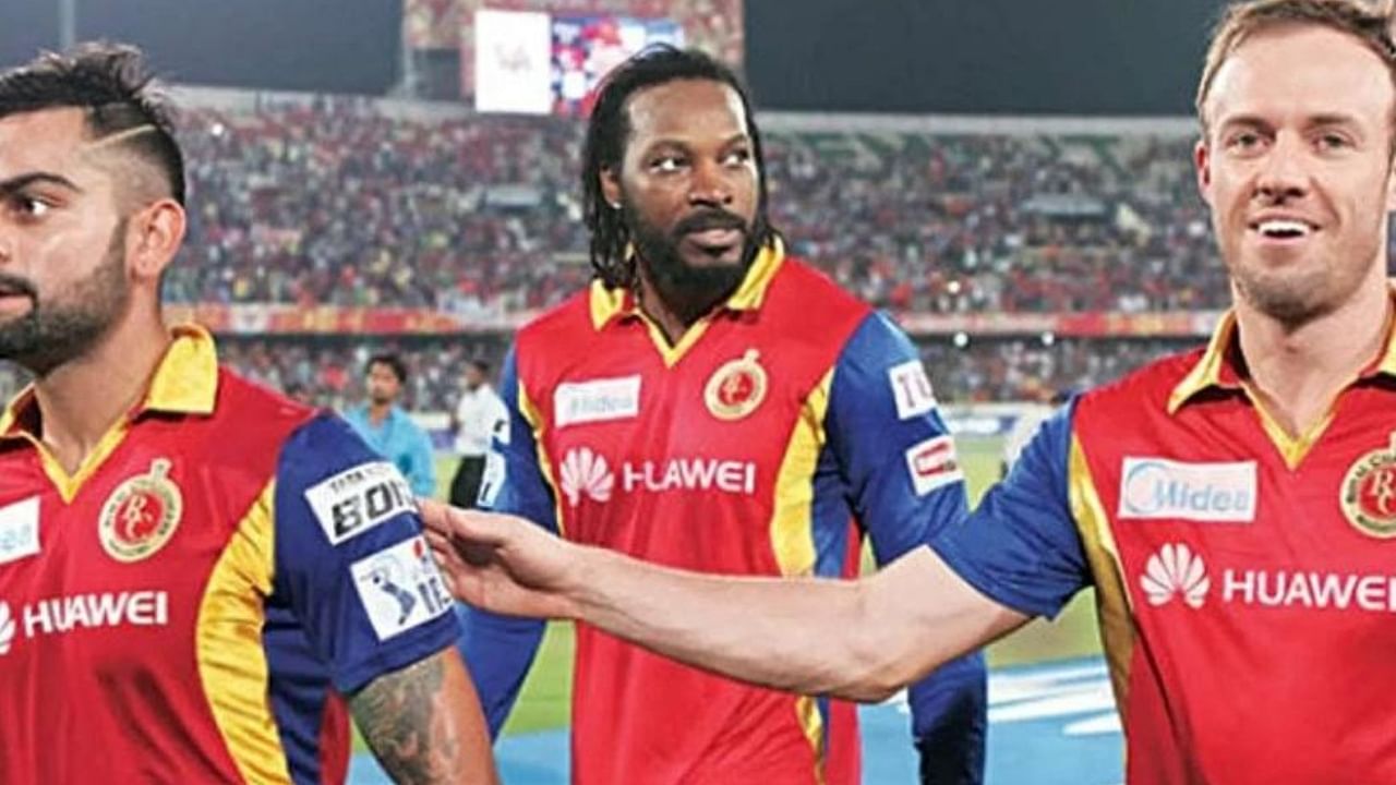 Chris Gayle with RCB teammates Virat Kohli and AB de Villiers. Credit: Royal Challengers Bangalore