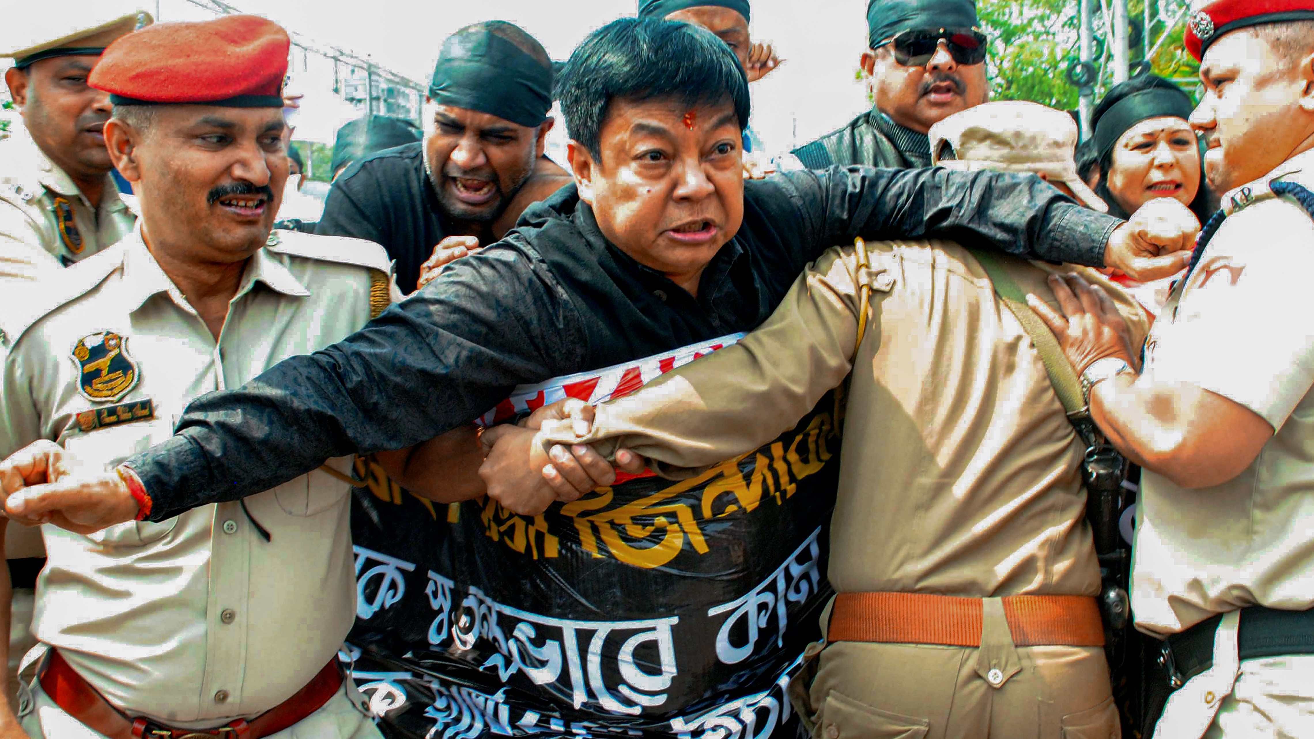 Police obstruct Congress party workers during a 'solidarity march' in support of Rahul Gandhi, in Guwahati. Credit: PTI Photo