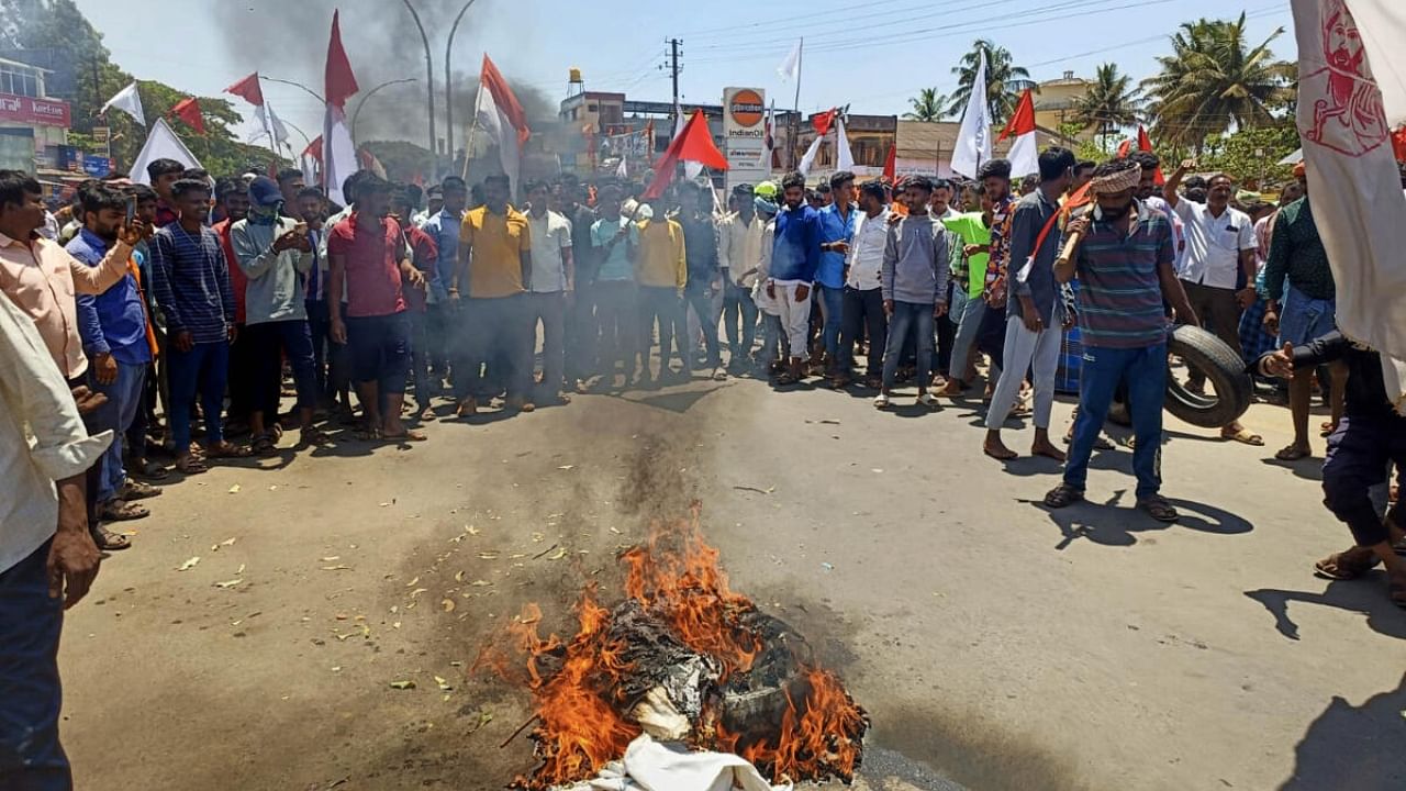 The Banjara community's protests in Shivamogga. Credit: PTI Photo