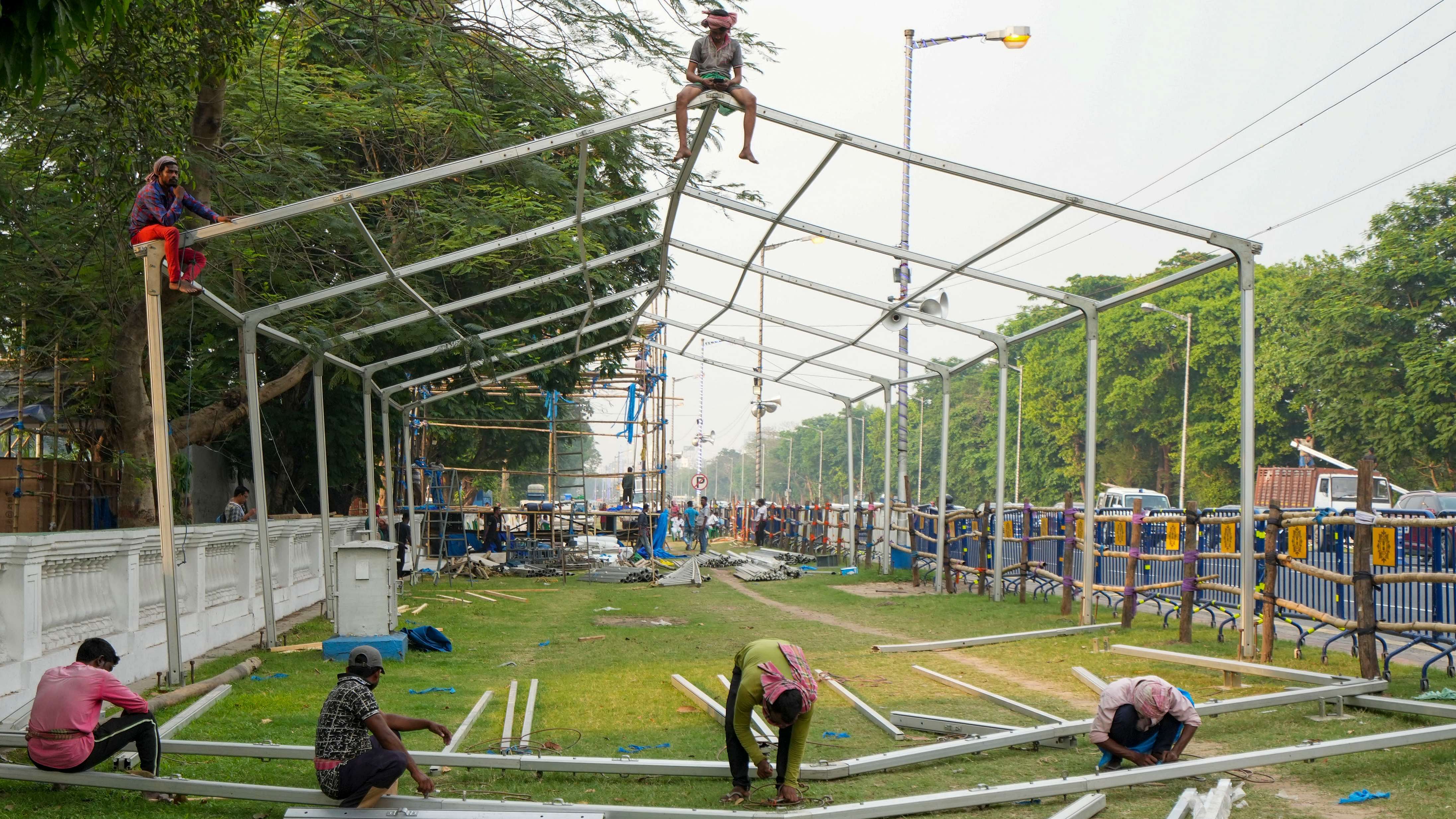 Workers prepare 'Dharna Manch' ahead of the West Bengal Chief Minister Mamata Banerjee's sit-in demonstration against the central government, in Kolkata. Credit: PTI Photo