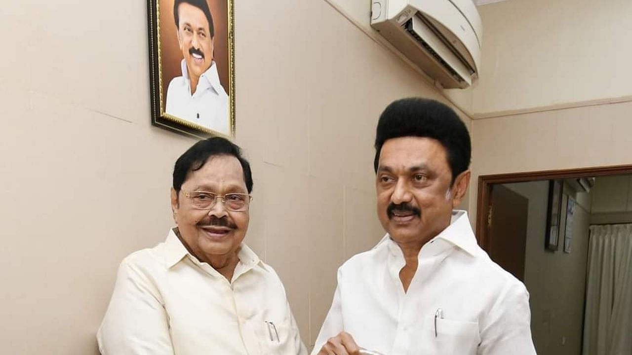 Water Resources Minister Durai Murugan (left) with TN Chief Minister M K Stalin (right). Credit: Twitter/katpadidmk