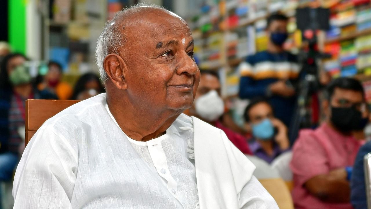 The father-son duo of former prime minister H D Deve Gowda and former minister and MLA H D Revanna of the JD(S) have won 11 elections since 1962. Credit: DH Photo