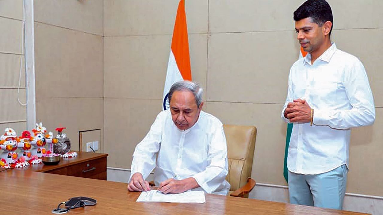 Odisha Chief Minister Naveen Patnaik signs an order to approve the establishment of the Metro Rail project at his residence (Naveen Niwas), in Bhubaneswar, Saturday, April 1, 2023. Credit: PTI File Photo