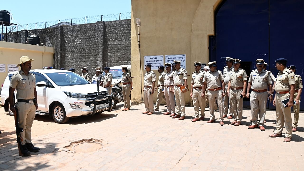 City police carried out a surprise raid in district prison in Mangaluru on Sunday. Credit: DH photo/Fakruddin H