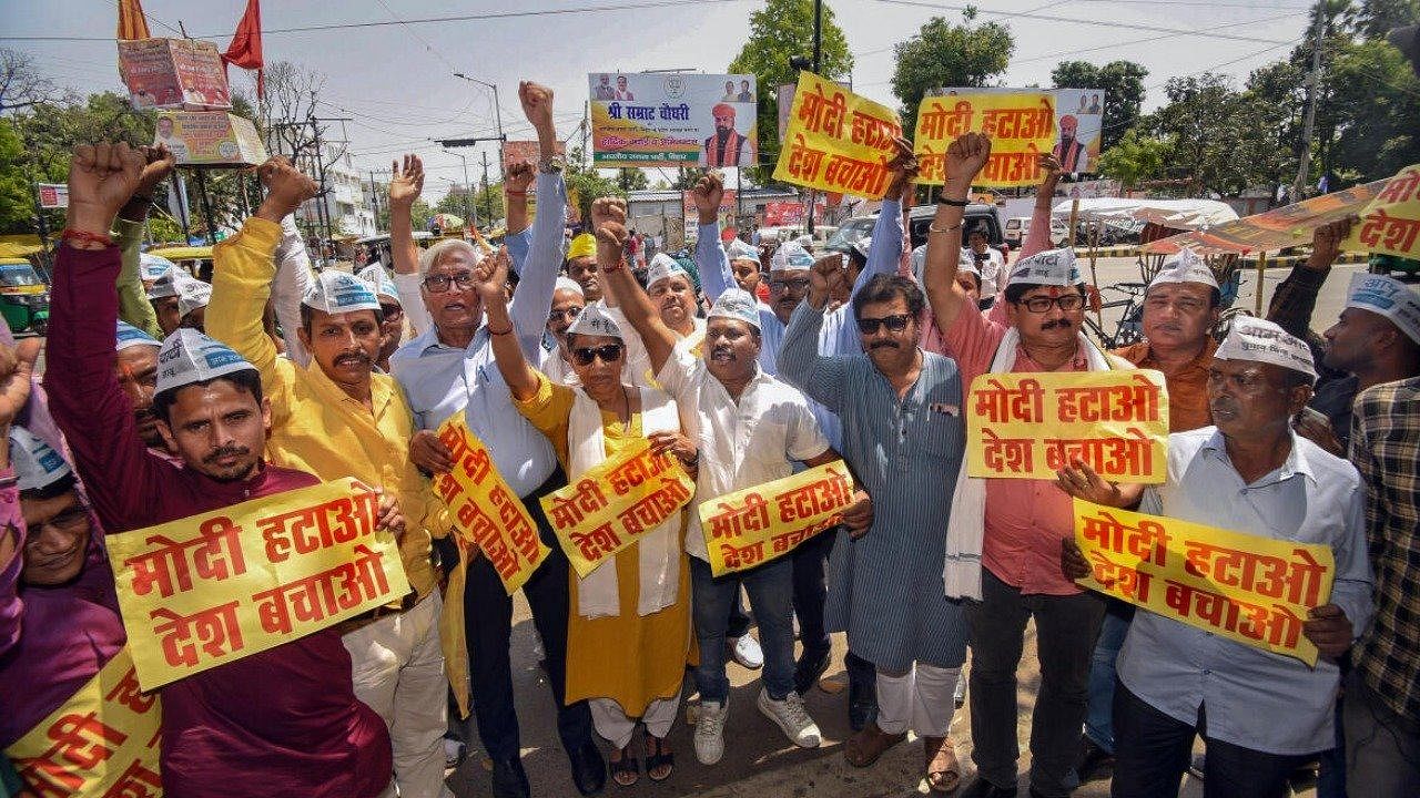 AAP workers with 'Modi hatao' posters. Credit: PTI Photo