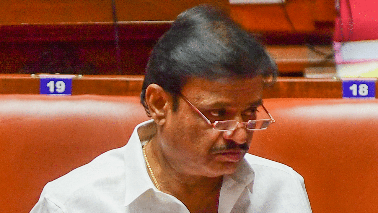 Horticulture Minister Munirathna. Credit: DH Photo