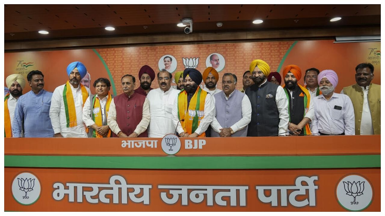 Shiromani Akali Dal leader Inder Iqbal Singh Atwal with Bharatiya Janata Party leaders after he joined BJP, in New Delhi. Credit: PTI Photo