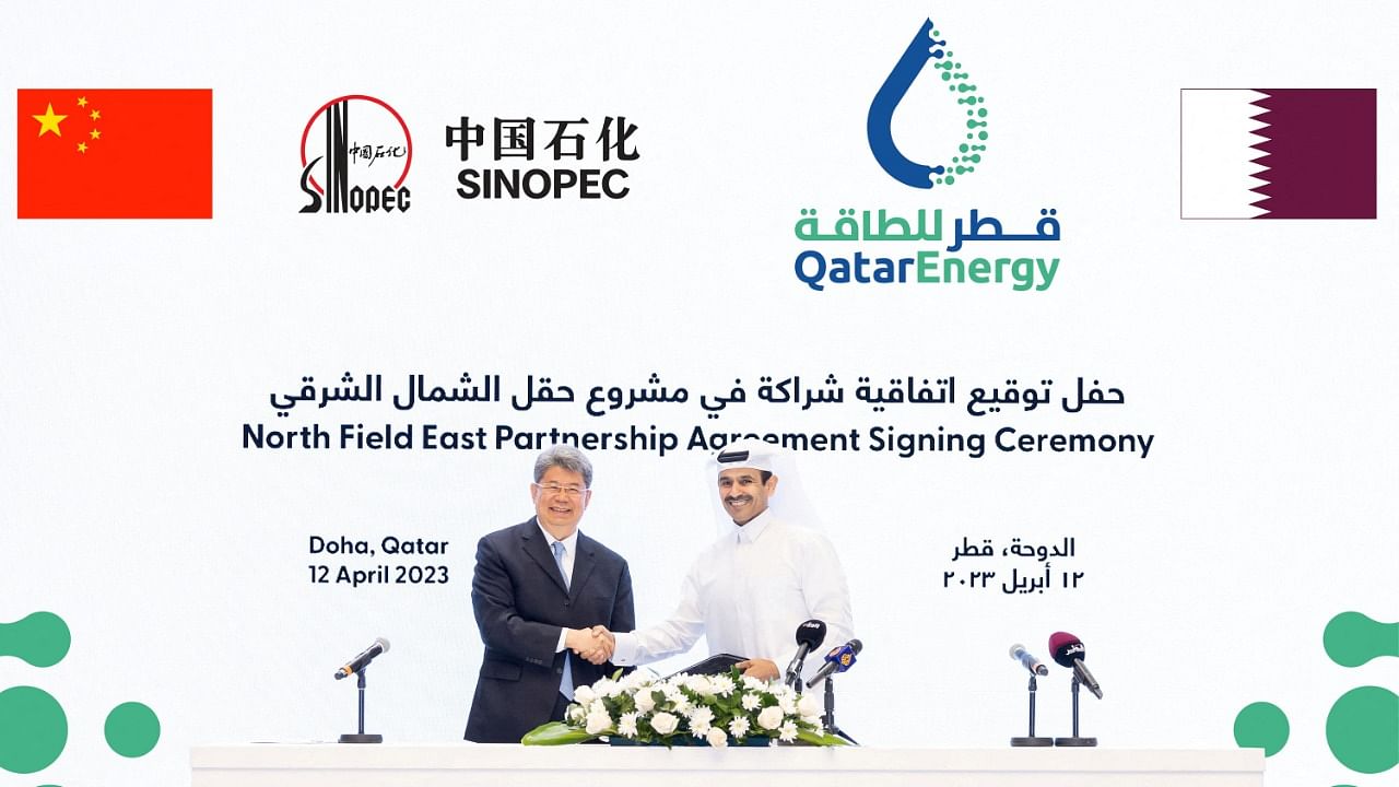 QatarEnergy CEO Saad al-Kaabi and Ma Yongsheng, Chairman of the Board of Sinopec sign. Credit: Reuters Photo