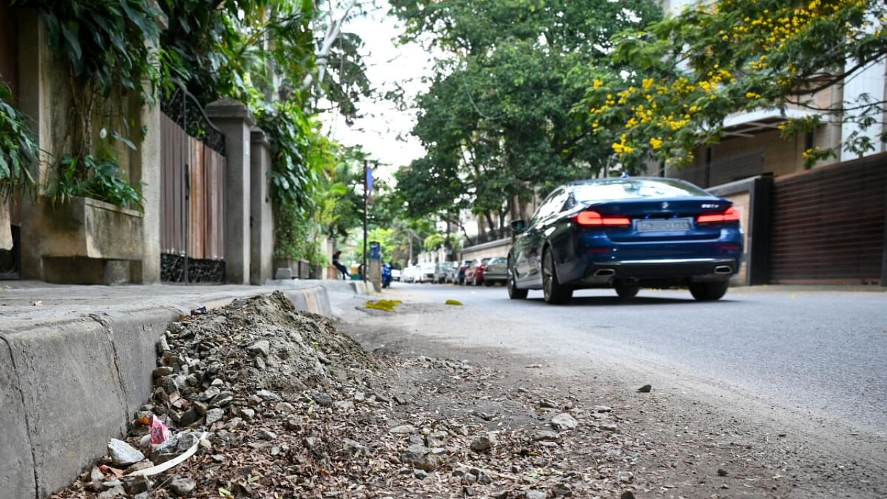 Several neighborhoods in the city have turned into a dust bowl with the BBMP not clearing the silt it removed from the drains immediately. This is causing dust pollution, at Rest House Cres Rd, in Bengaluru on Thursday. Credit: DH Photo/ B H Shivakumar