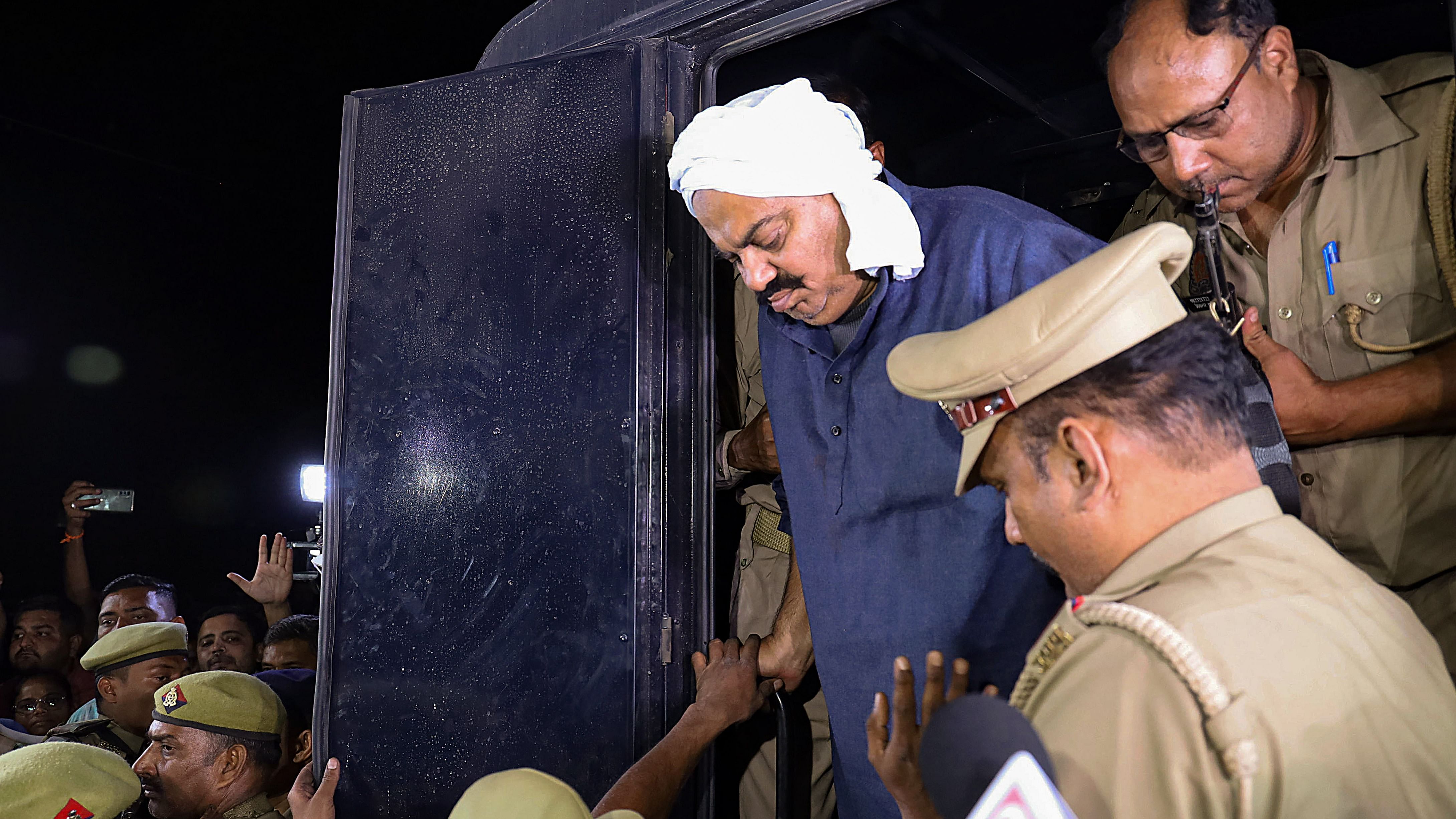 Ahmedabad: Gangster-turned-politician Atiq Ahmed being brought to Sabarmati Central Jail, a day after a Prayagraj Court sentenced him to life imprisonment in the 2006 Umesh Pal kidnapping case, in Ahmedabad, Wednesday, March 29, 2023. Credit: PTI Photo