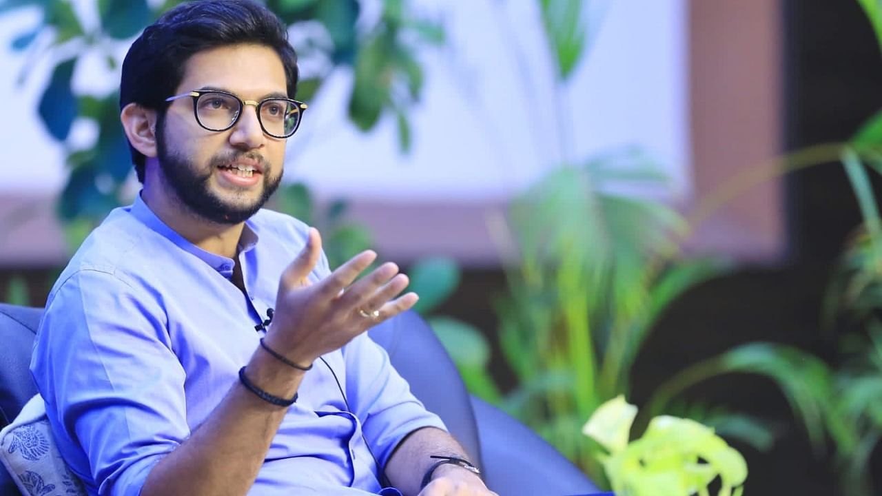 Aaditya Thackeray at the event where he claimed Shinde cried before the rebellion. Credit: Twitter/@AUThackeray