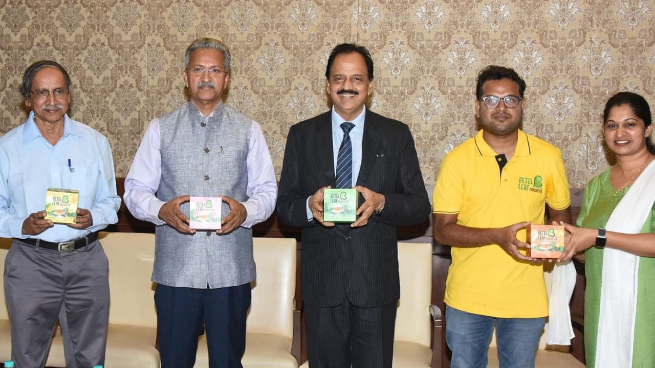 Dignitaries including Nitte Deemed to be University Vice- Chancellor Prof Satheesh Kumar Bhandary, Sandeep Eshanya from Mysuru release betel leaf tea at a programme in Mangaluru on Friday. Credit: DH Photo