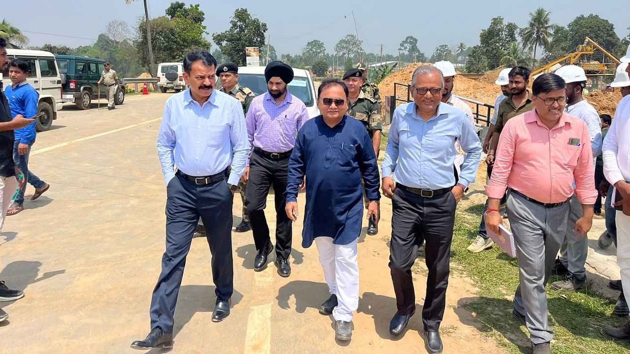 They visited Maitri Setu on Thursday and reviewed the progress of the construction of the land port at Sabroom. Credit: Twitter/@LPAI_Official