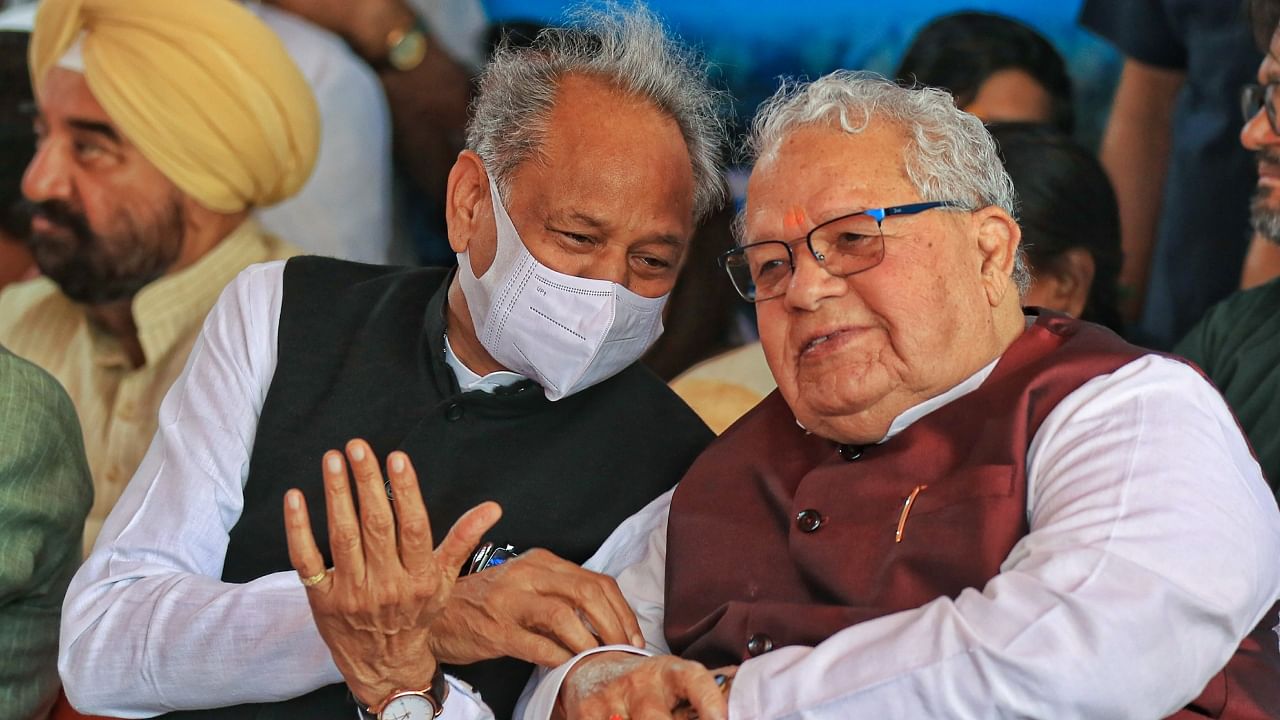 Rajasthan Governor Kalraj Mishra (R) and Chief Minister Ashok Gehlot (L). Credit: PTI File Photo